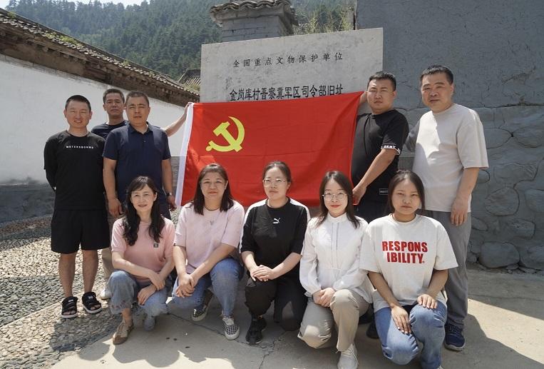 走进革命老区 重温红色精神